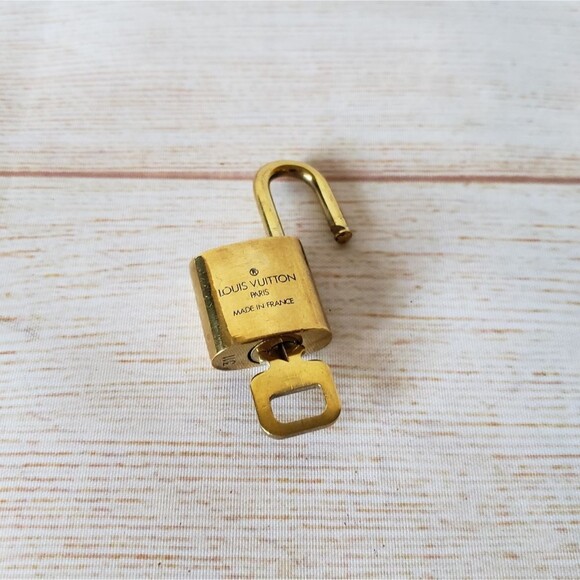 Authentic Louis Vuitton #311 Lock and Key Set Brass 300 Series Padlock - Picture 4 of 6